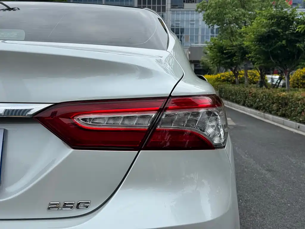 Toyota Camry 2020 — фото 10