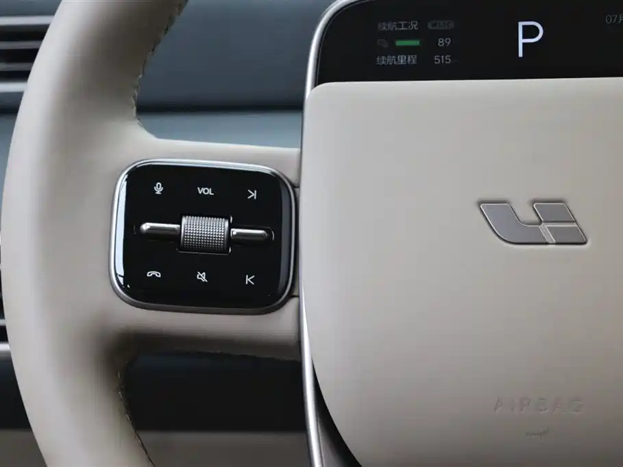 Li Auto MEGA 2025 — фото 18