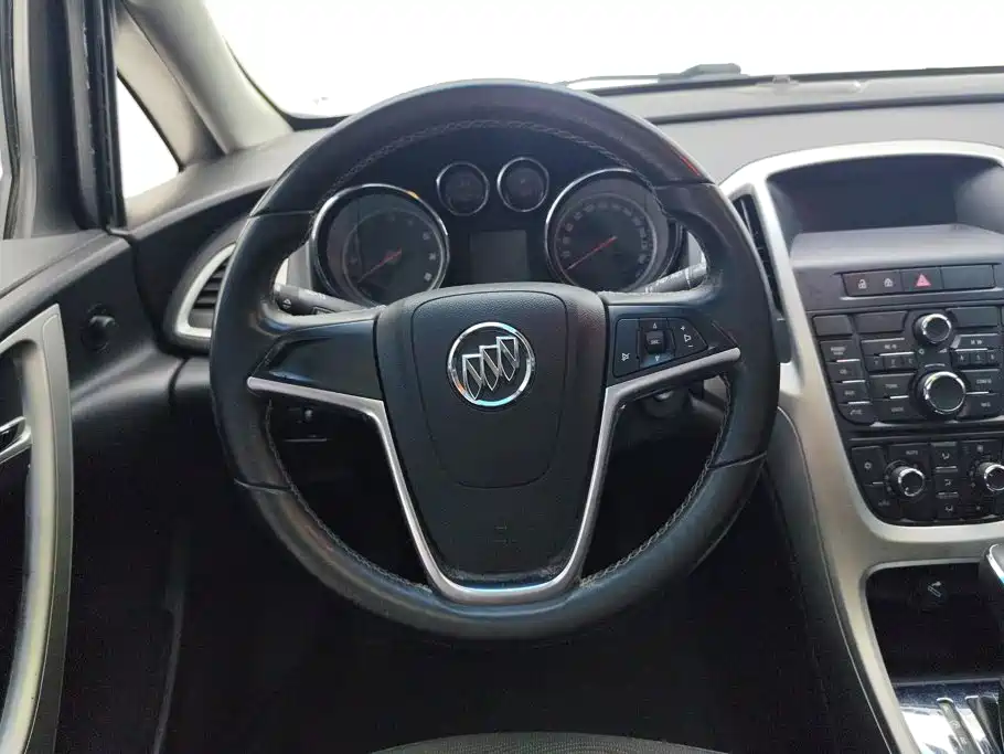 Buick Excelle GT 2012 — фото 15
