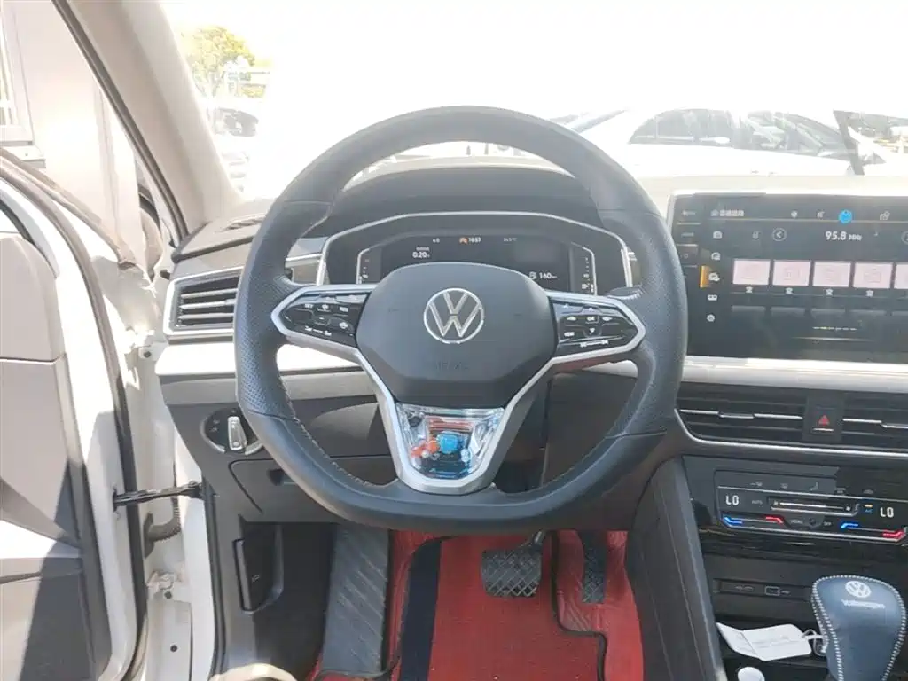Volkswagen Tiguan L 2023 — фото 17