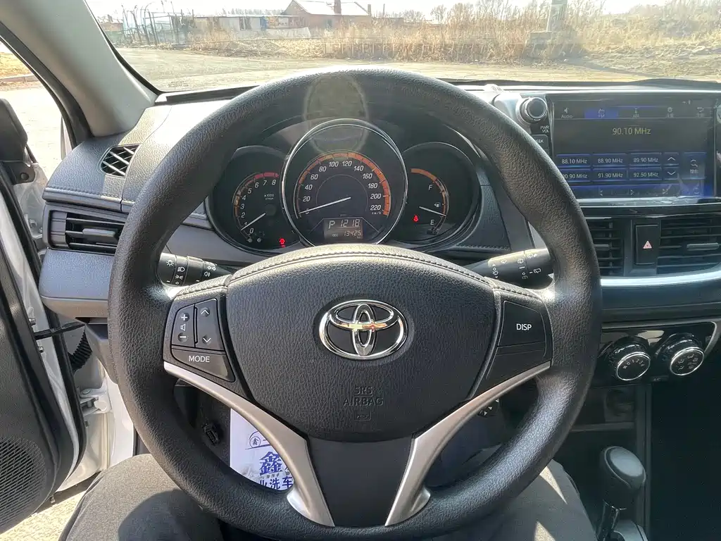 Toyota Yaris L 2022