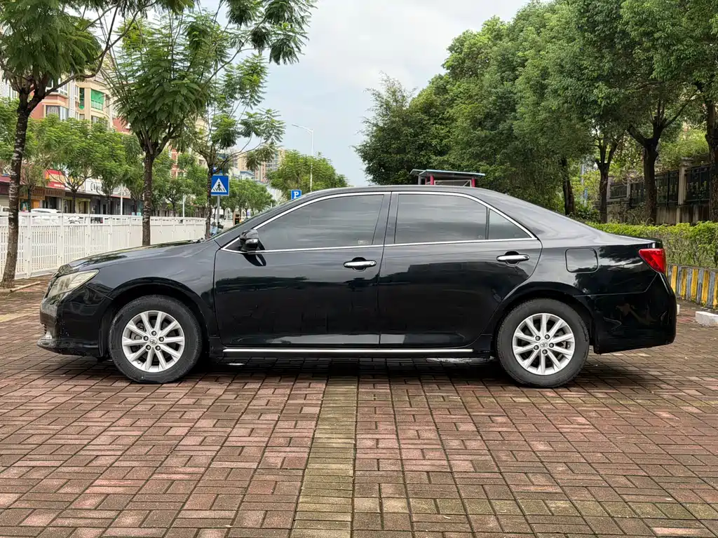 Toyota Camry 2014 — фото 4