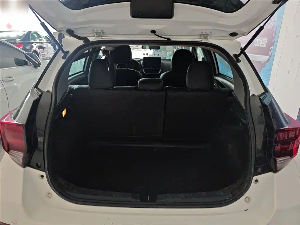 Toyota Yaris L 2020 — фото 15