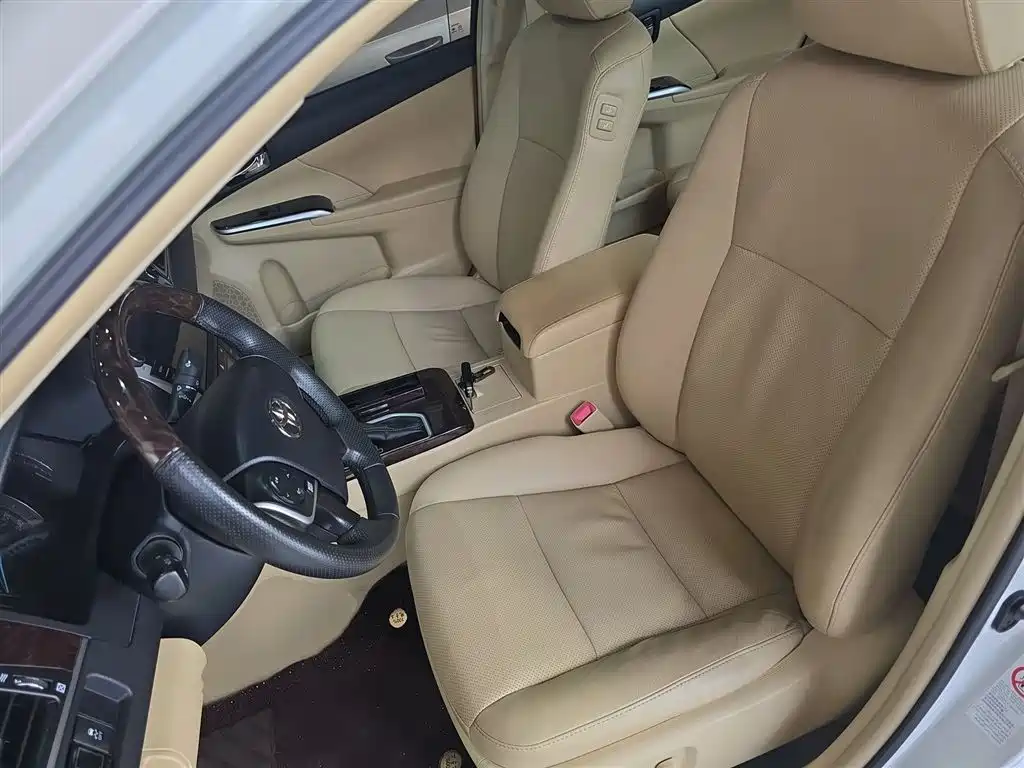 Toyota Camry 2017 — фото 15