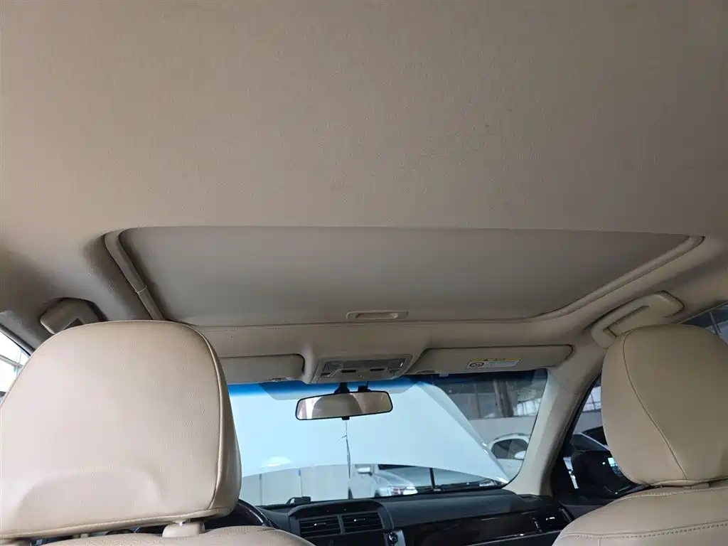Toyota Camry 2017 — фото 18