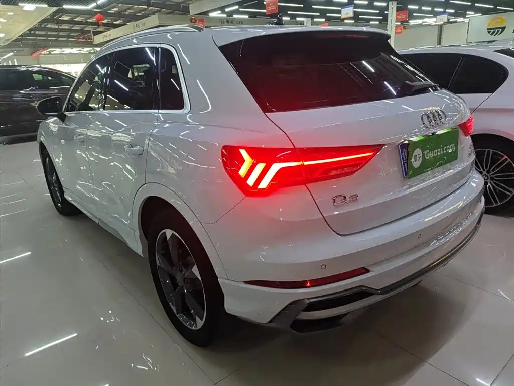 Audi Q3 2020 — фото 23