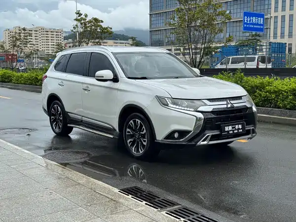 Mitsubishi Outlander 2020