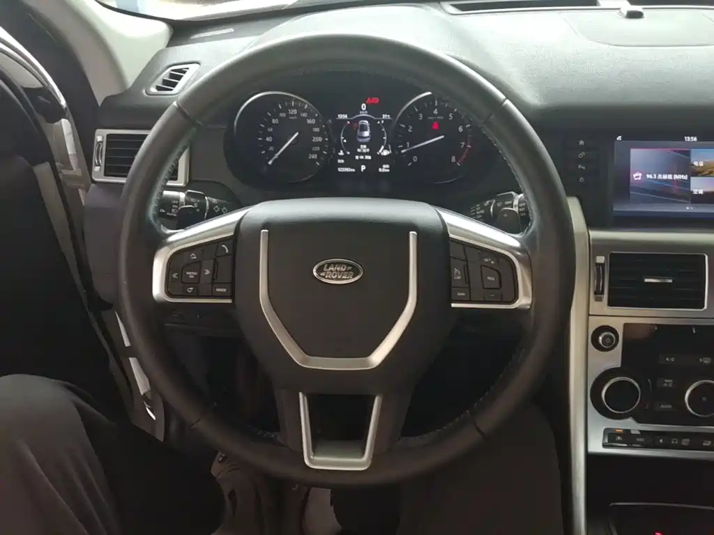 Land Rover Discovery Sport 2017 — фото 11