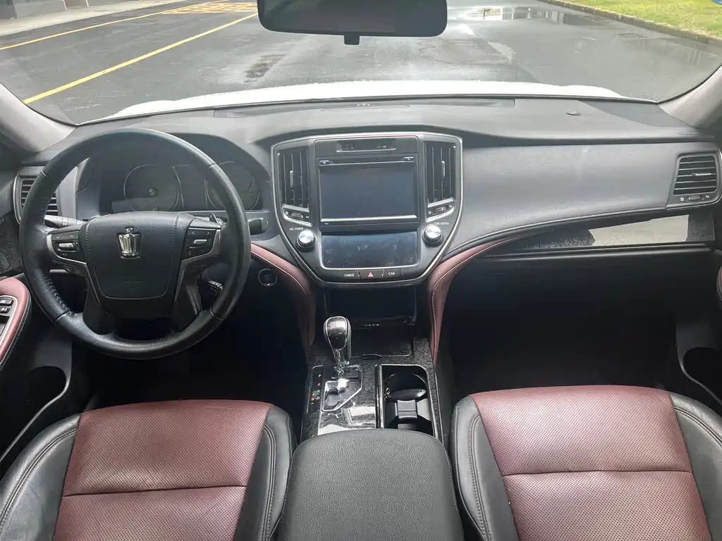 Toyota Crown 2019 — фото 12