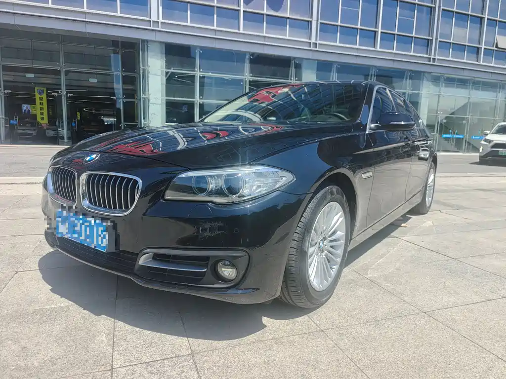 BMW 5 Series 2016 — фото 1