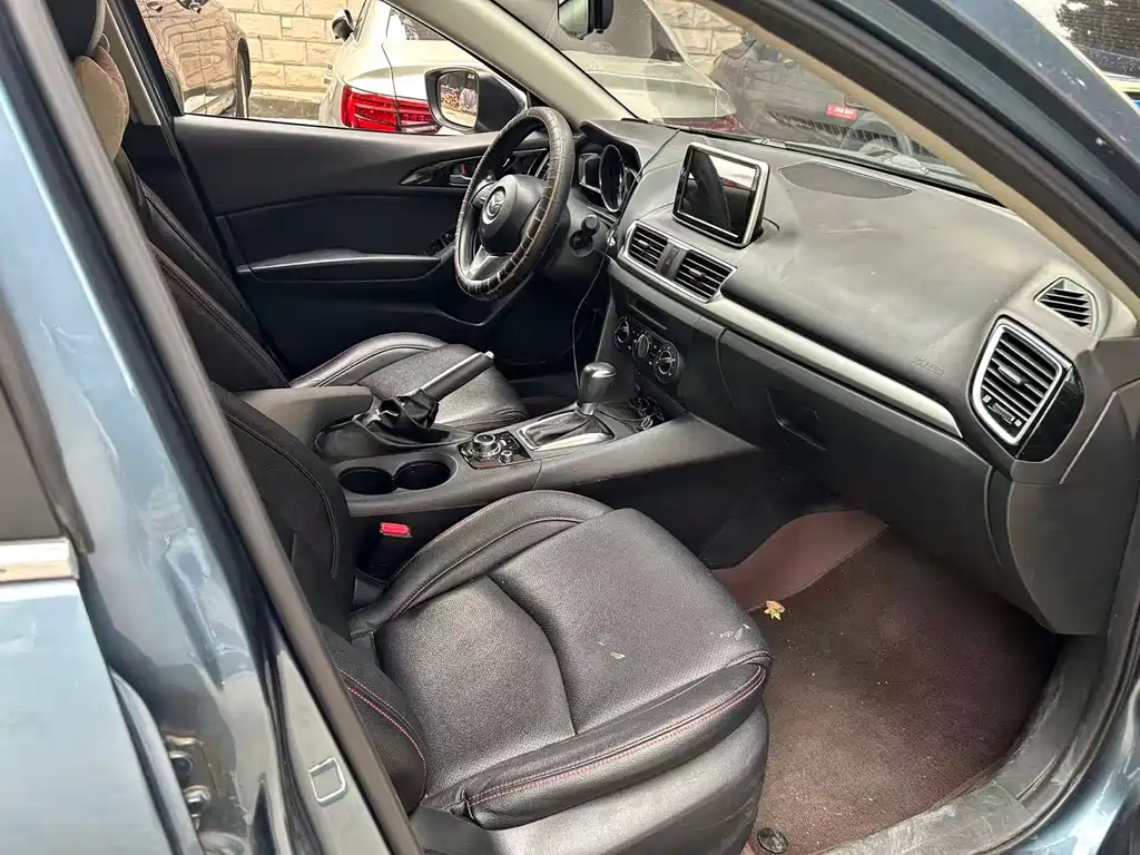 Mazda 3 Axela 2016