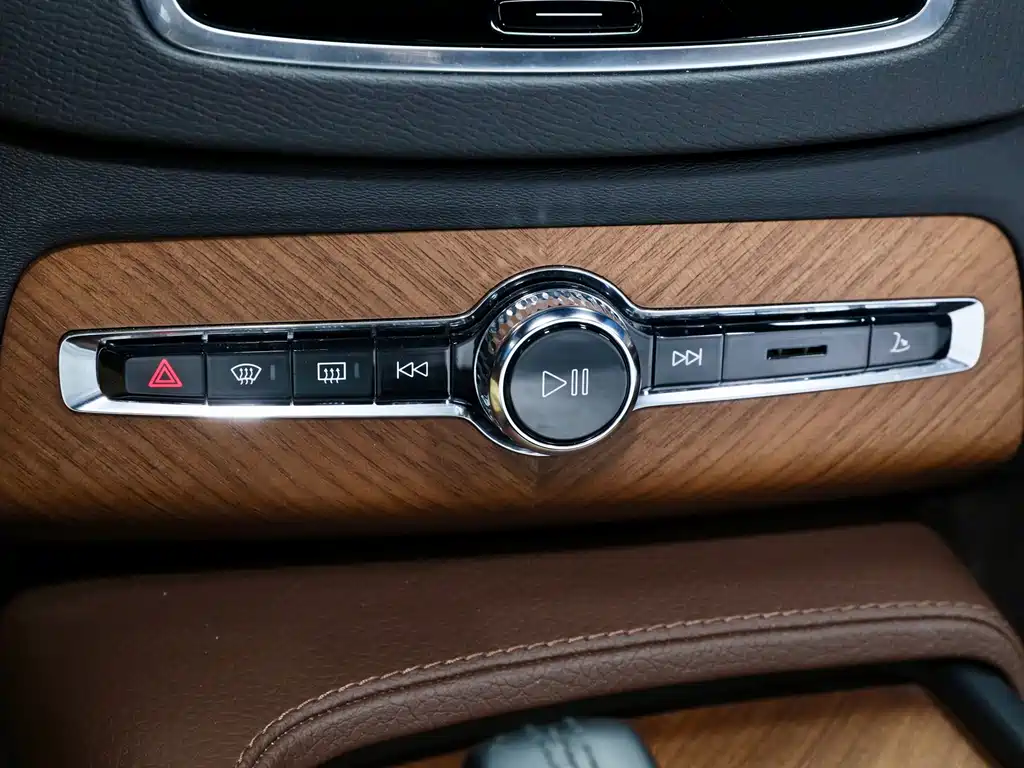 Volvo XC90 2020 — фото 23