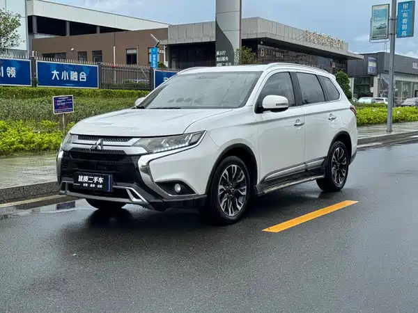 Mitsubishi Outlander 2020