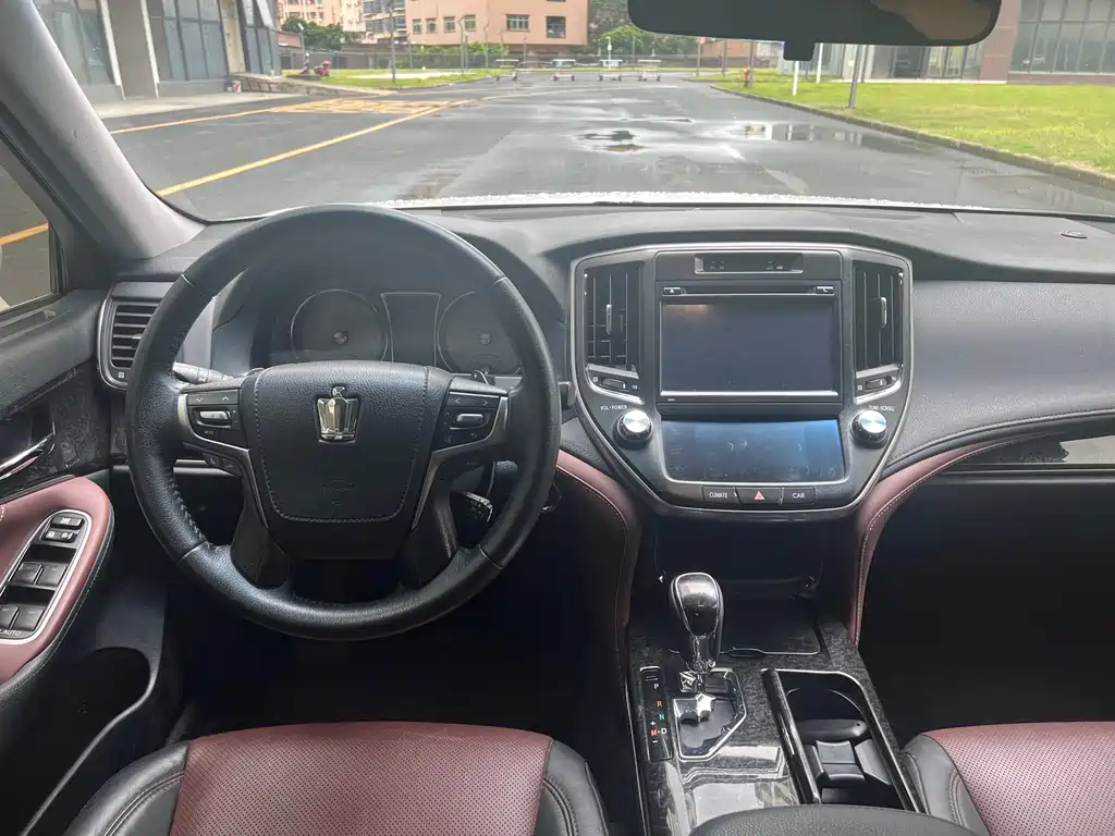 Toyota Crown 2019 — фото 13
