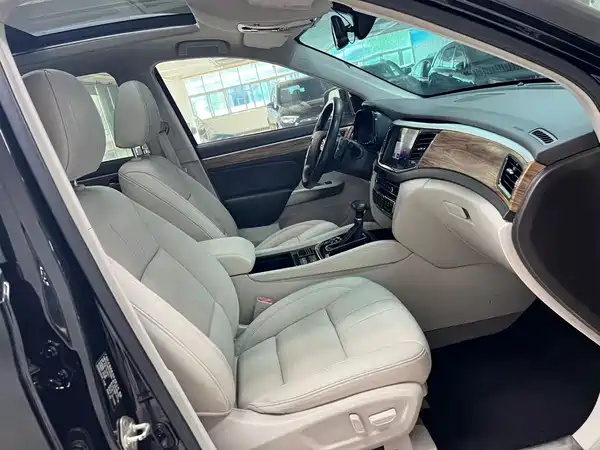 GAC Trumpchi GS8 2017