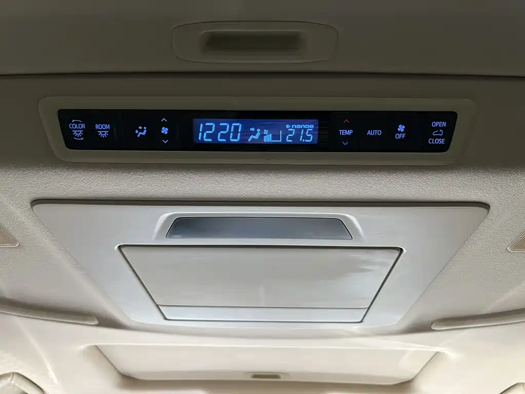 Toyota Vellfire 2021 — фото 15