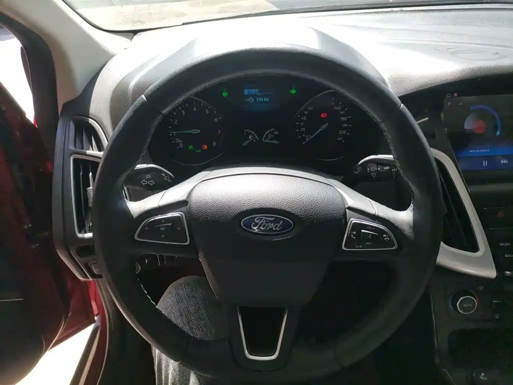 Ford Focus 2016 — фото 11