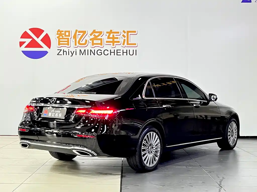 Mercedes-Benz E-Class 2023 — фото 12