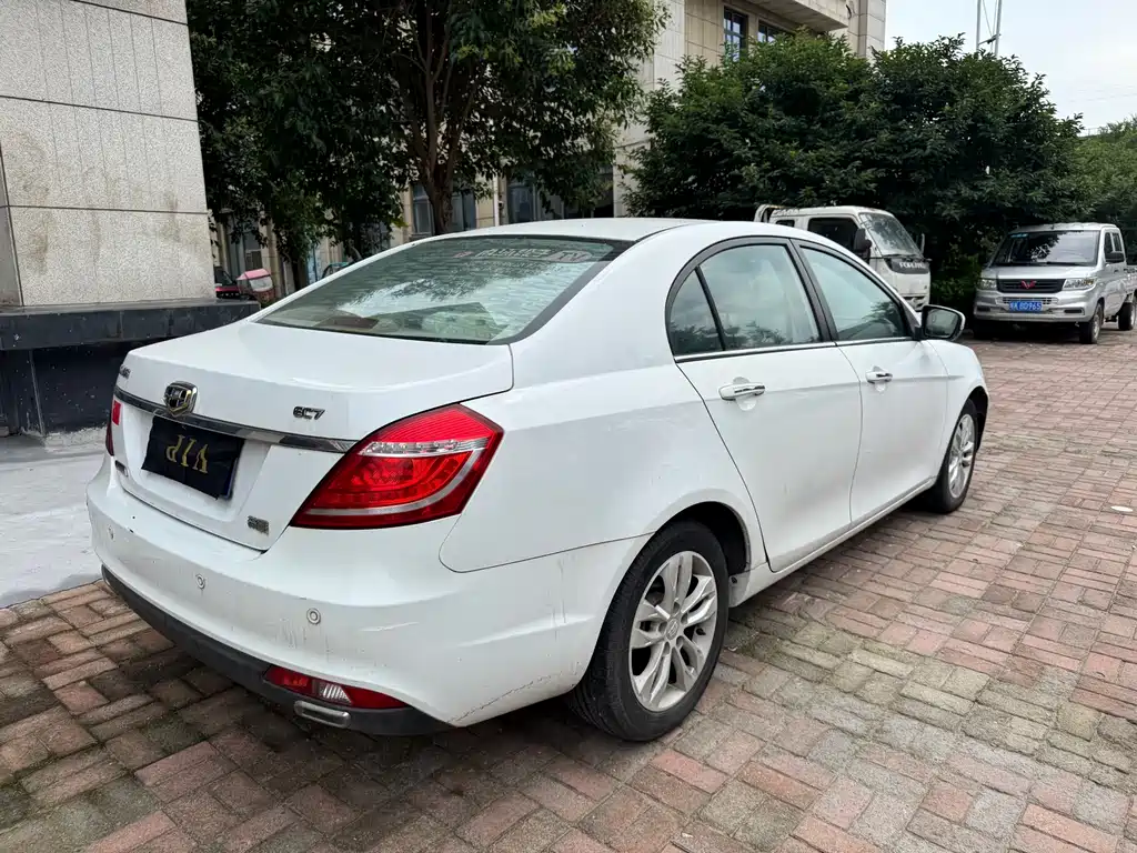 Geely Emgrand 2015 — фото 9