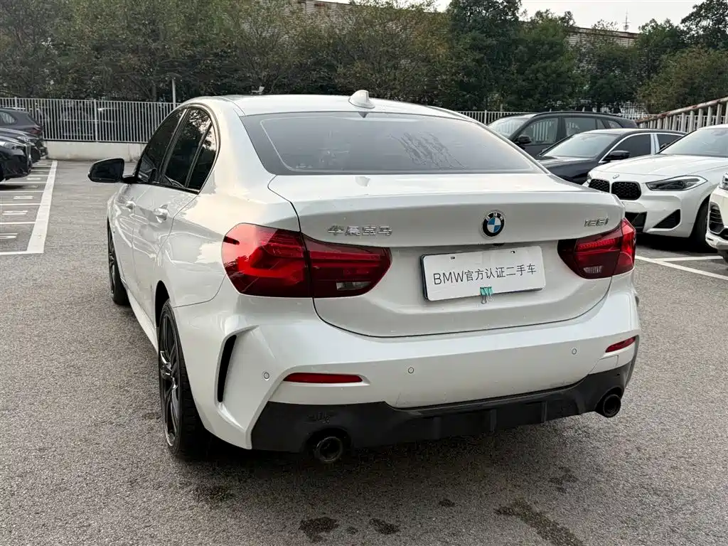 BMW 1 Series 2023 — фото 16