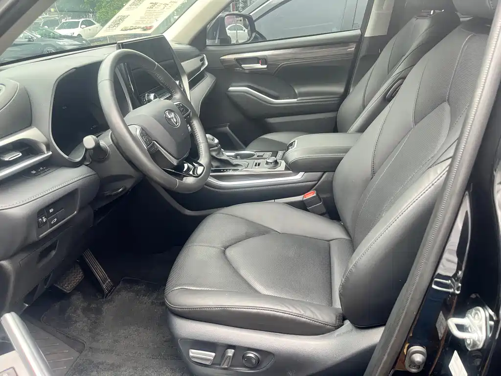 Toyota Highlander 2025