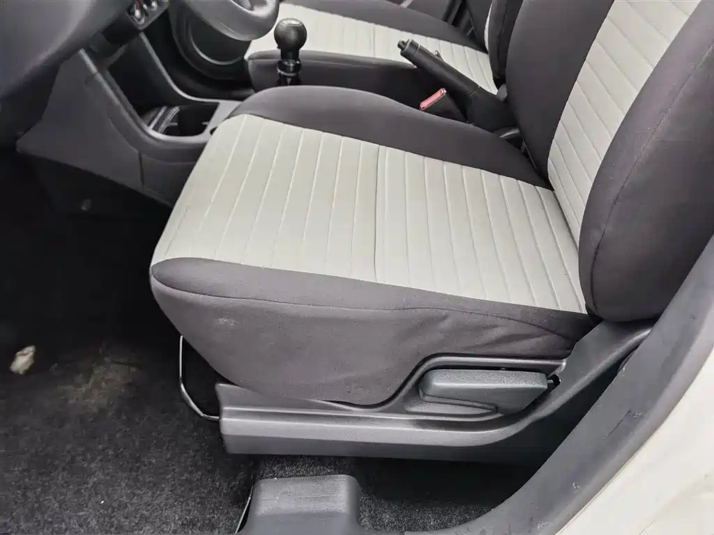 Suzuki Swift 2015 — фото 20