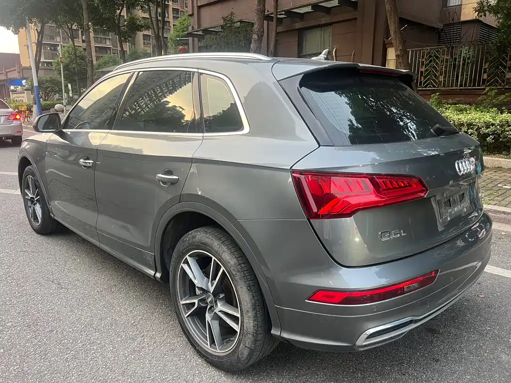 Audi Q5L 2021 — фото 10