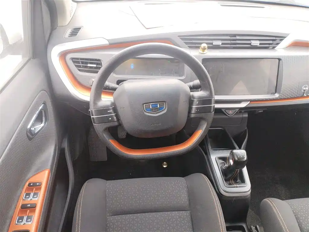 Geely Vision X1 2018 — фото 11
