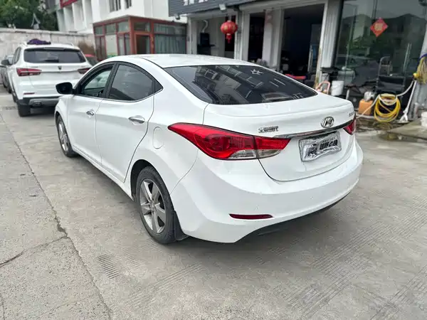 Hyundai Elantra Langdong 2013