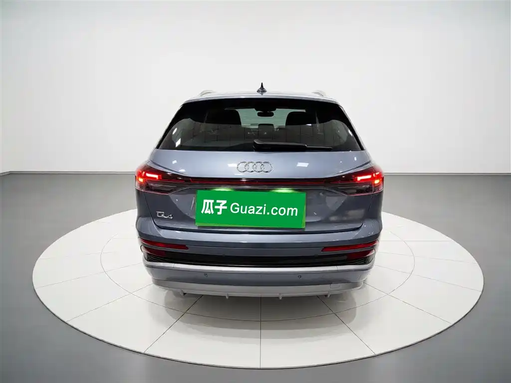 Audi Q4 e-tron 2024 — фото 6