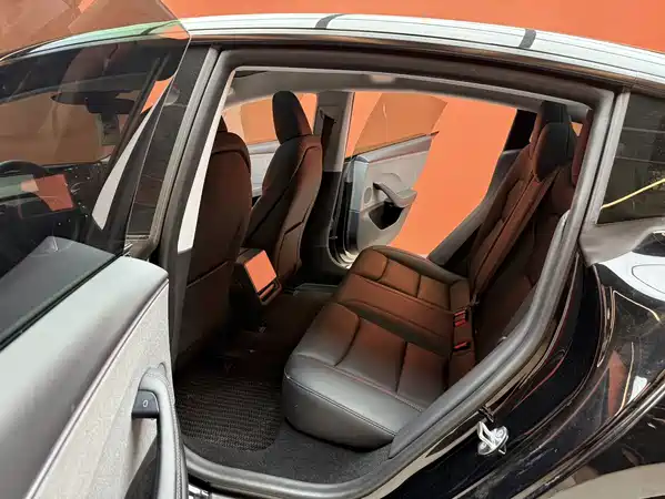 Tesla Model 3 2025