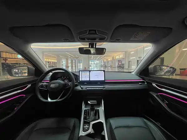 Geely Emgrand 2024