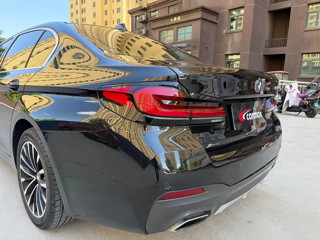 BMW 5 Series 2019 — фото 12
