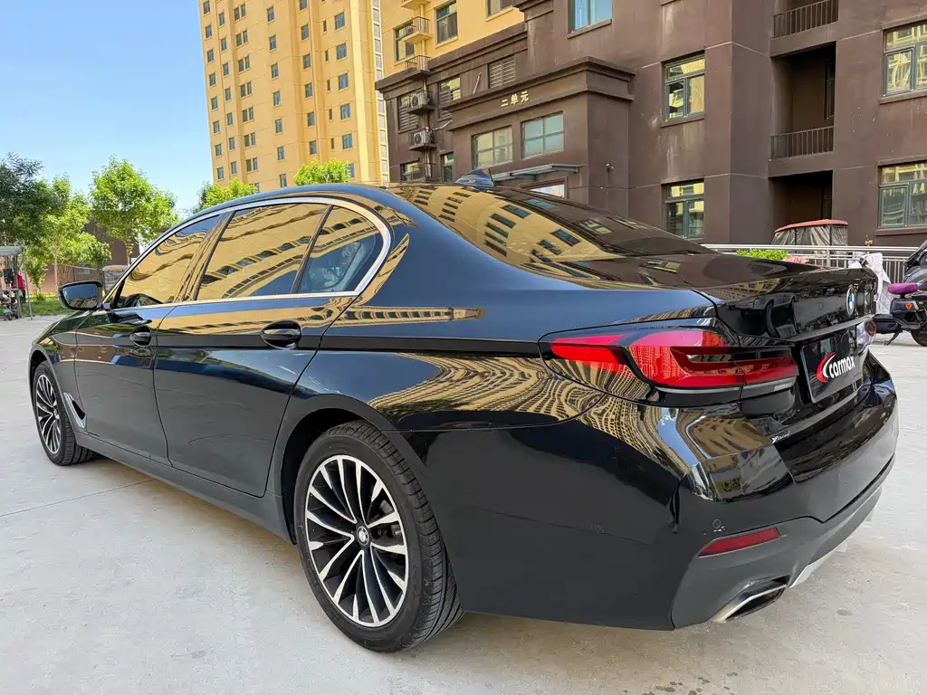 BMW 5 Series 2019 — фото 9
