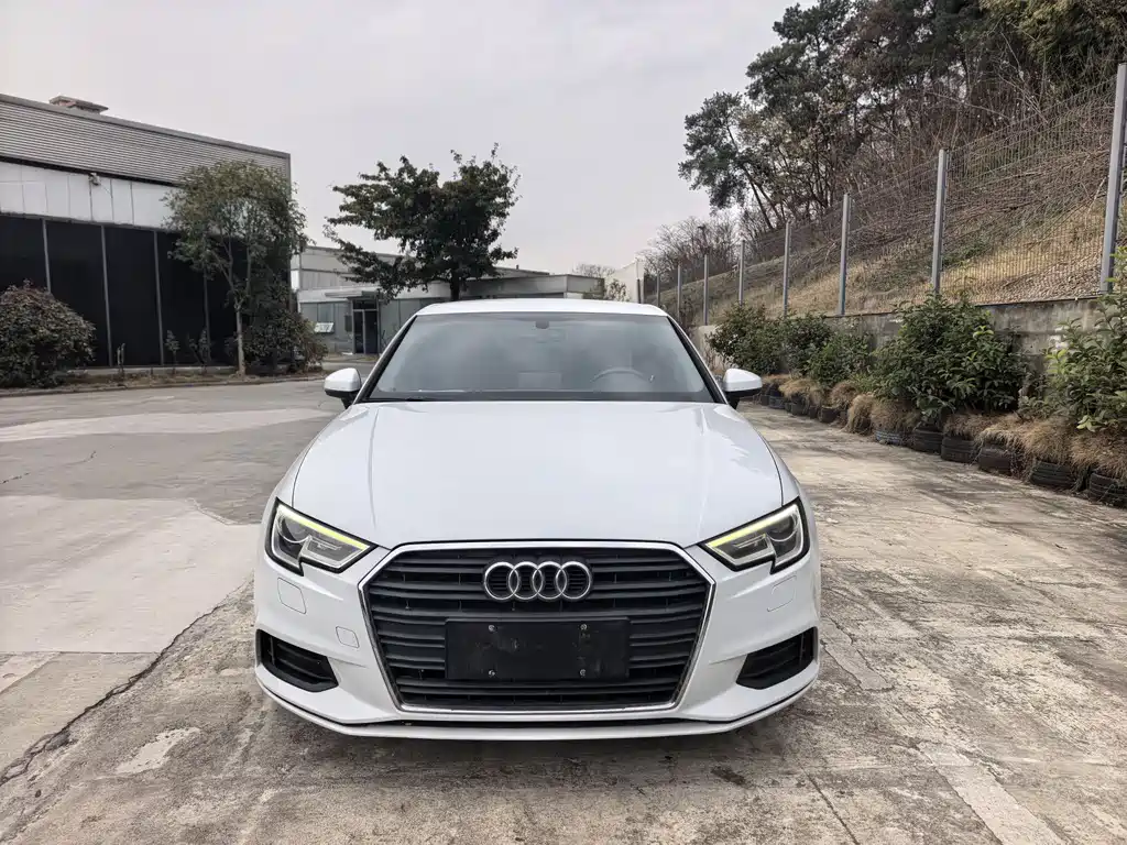Audi A3 2018 — фото 2