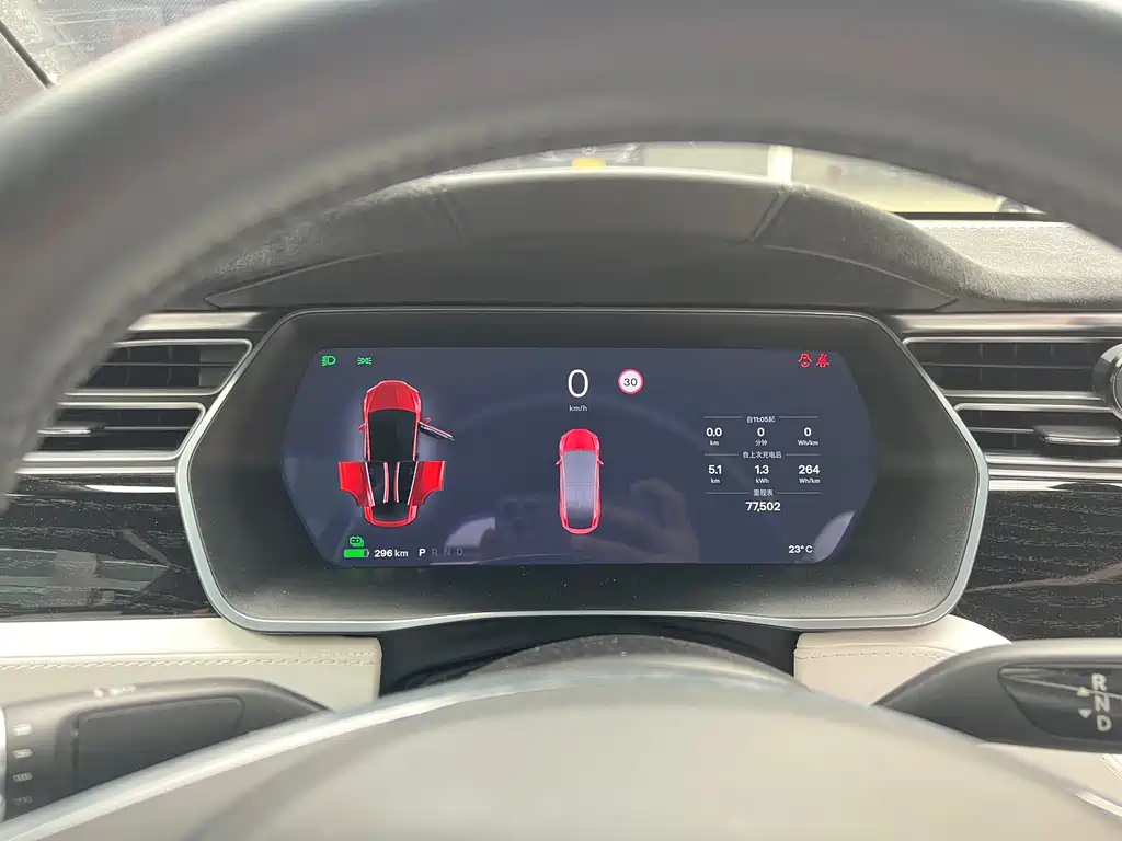 Tesla Model X 2017 — фото 13