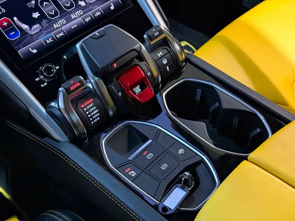 Lamborghini Urus 2019 — фото 12