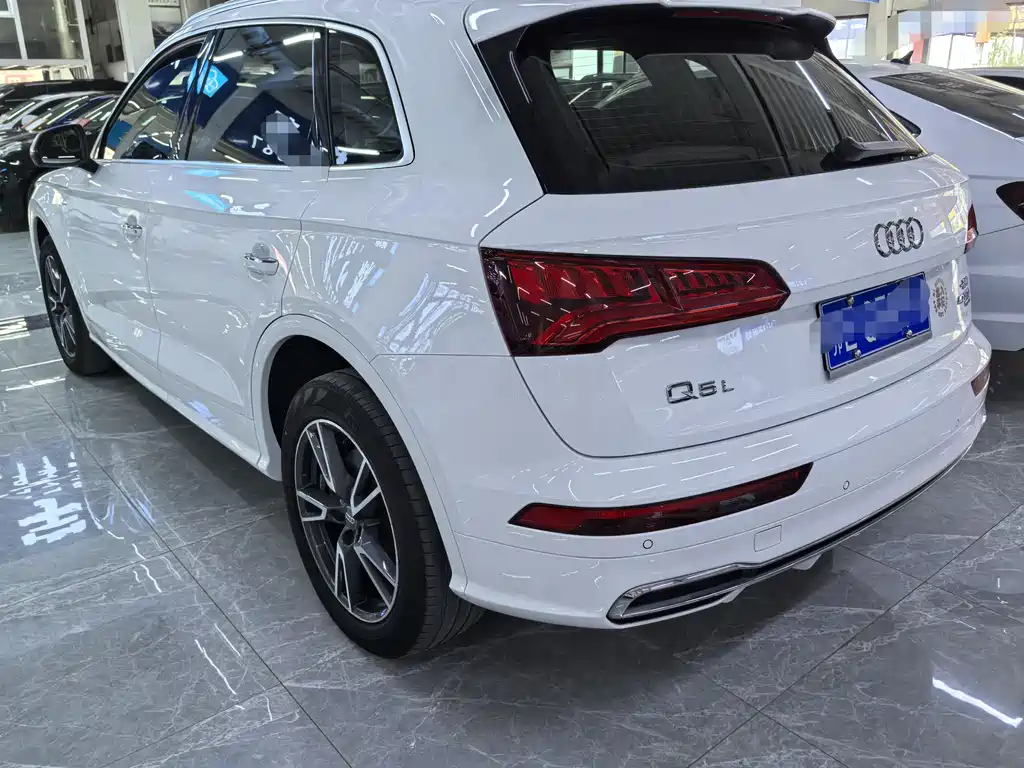 Audi Q5L 2020 — фото 4