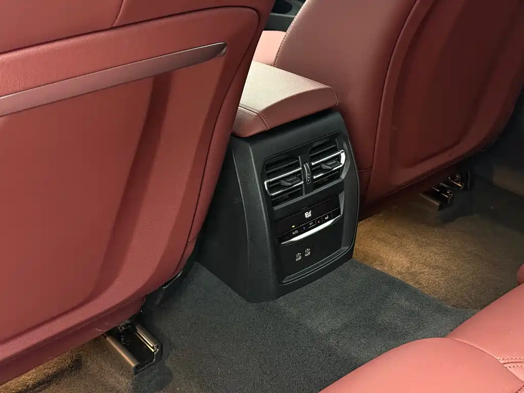BMW 3 Series 2023 — фото 17