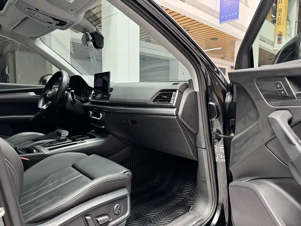 Audi Q5L 2022 — фото 16