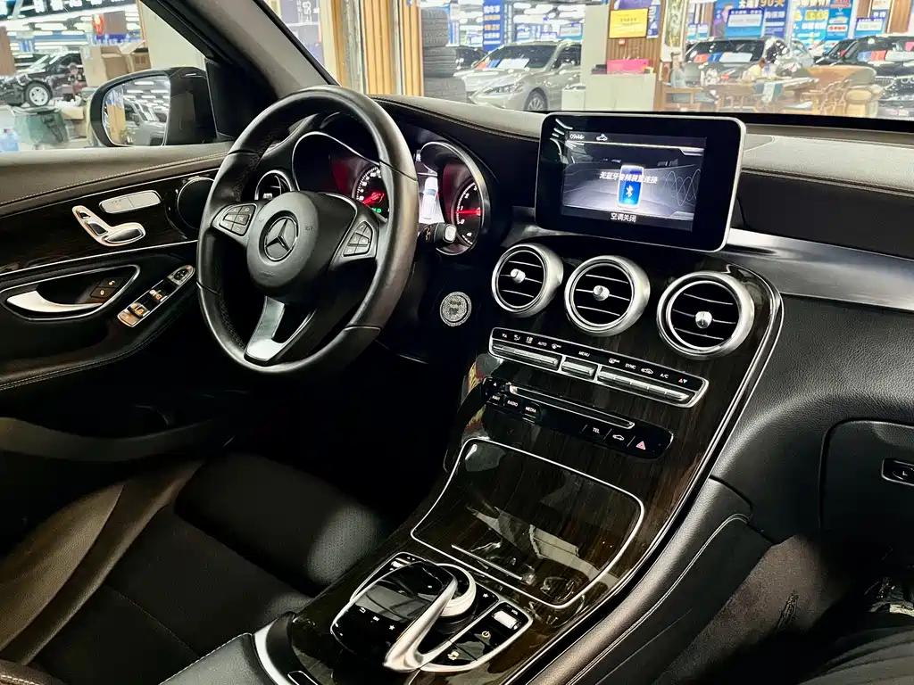 Mercedes-Benz GLC 2018 — фото 16
