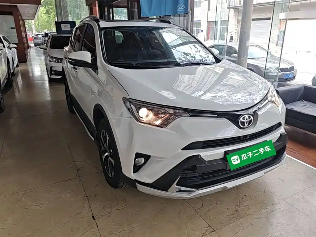 Toyota RAV4 2017 — фото 4