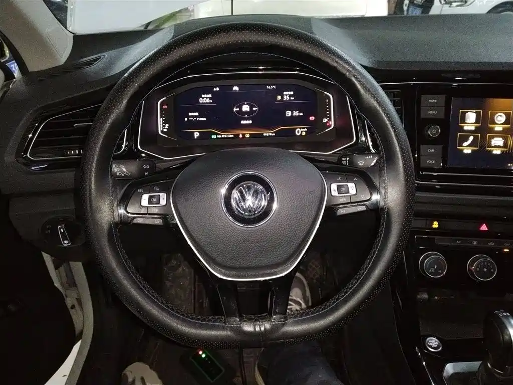 Volkswagen T-Roc 2021 — фото 7