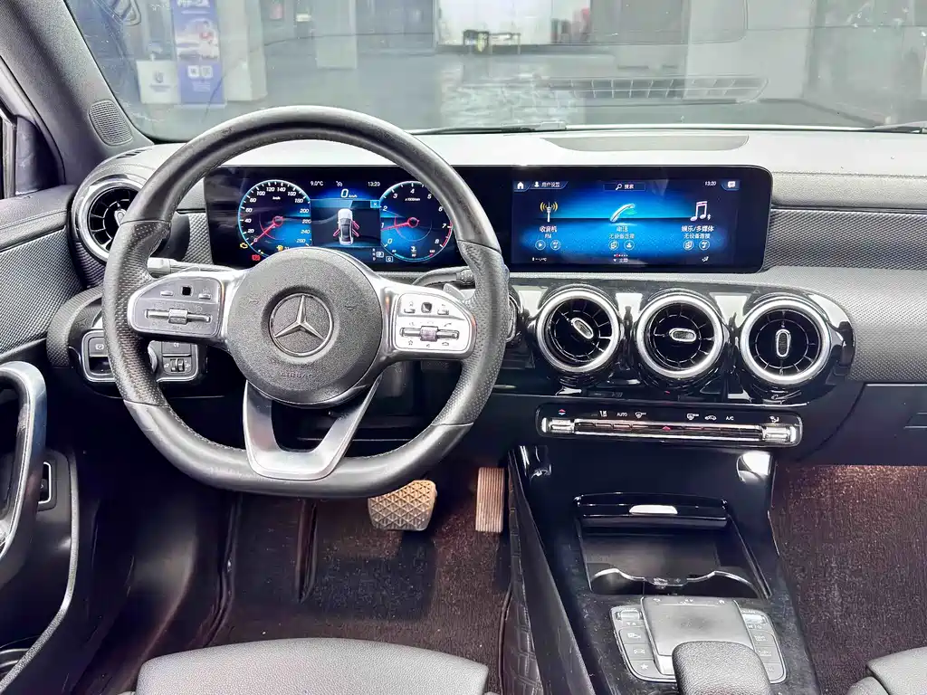 Mercedes-Benz A-Class 2019 — фото 9