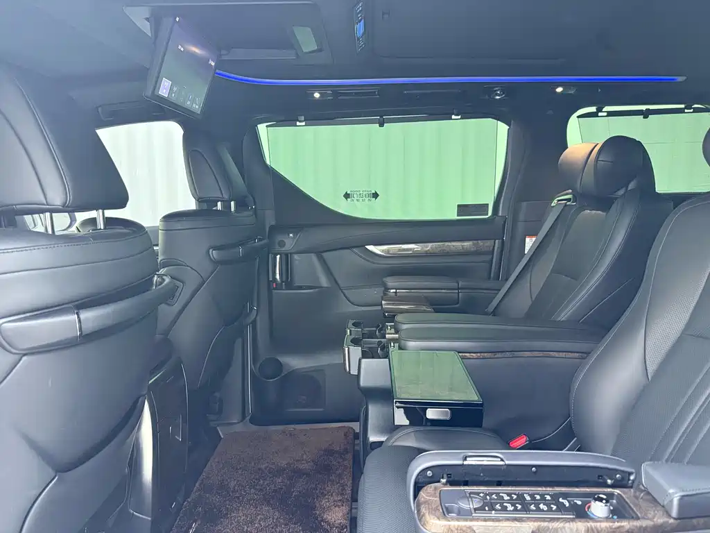Toyota Alphard 2021 — фото 11