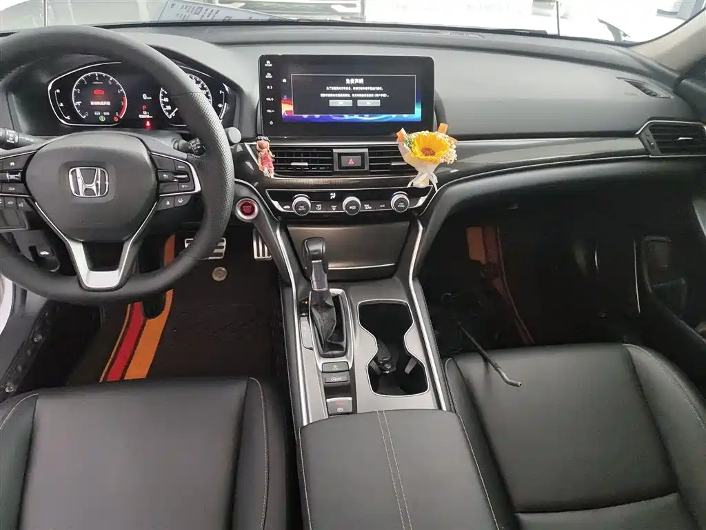 Honda Accord 2022 — фото 13