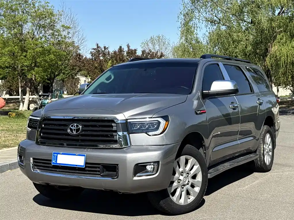 Toyota Sequoia 2013 — фото 1