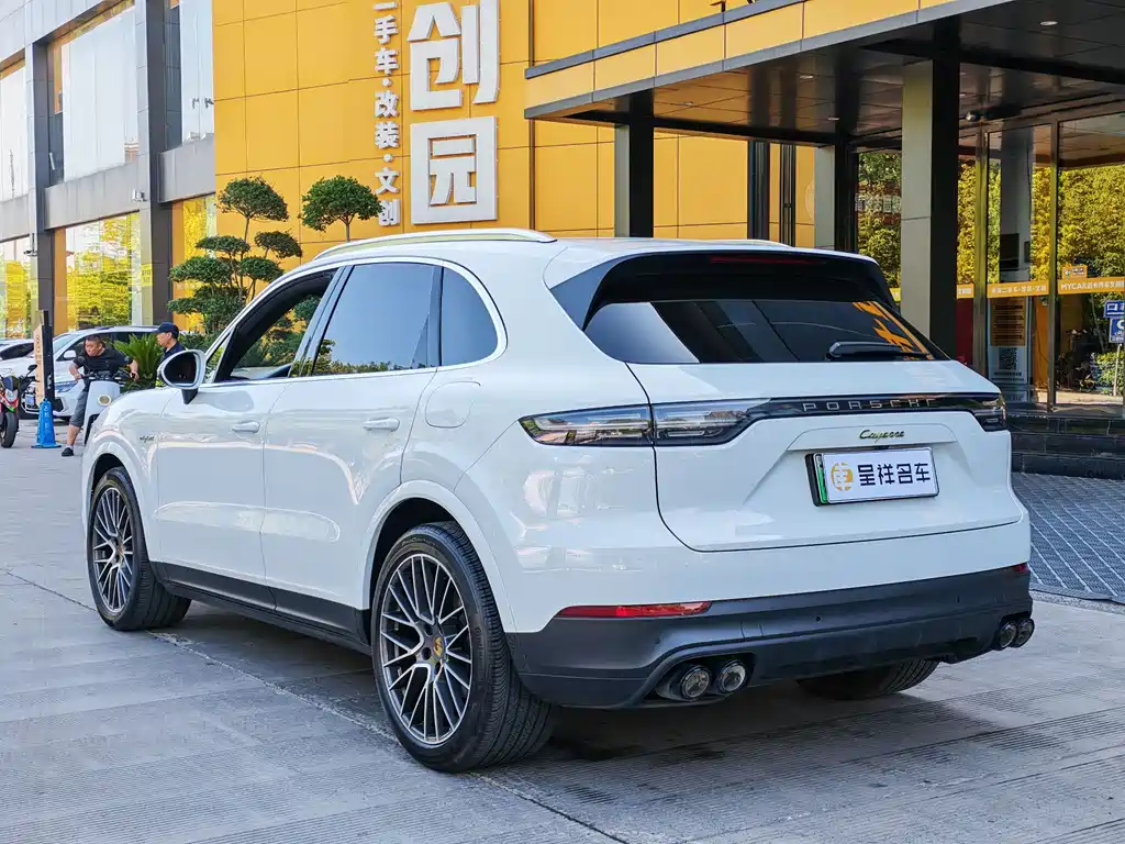 Porsche Cayenne Hybrid 2021
