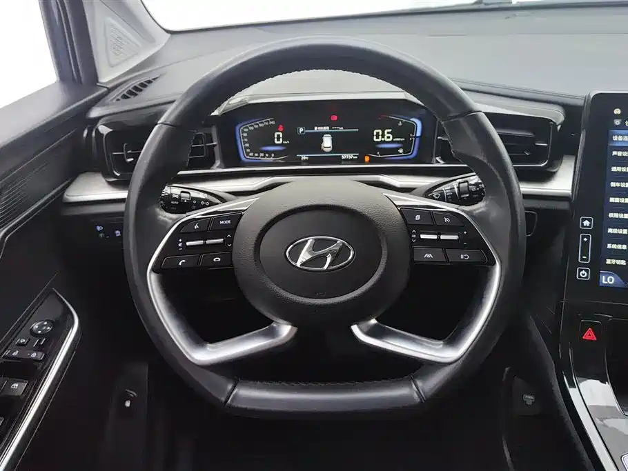 Hyundai Custo 2023 — фото 15