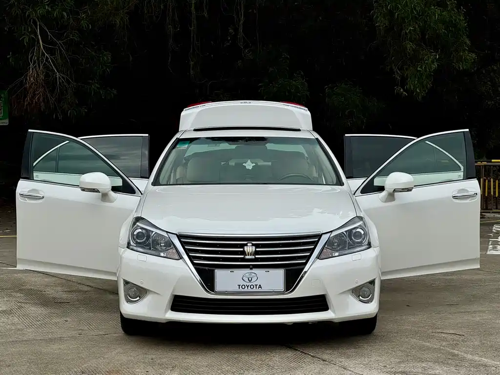 Toyota Crown 2015 — фото 13